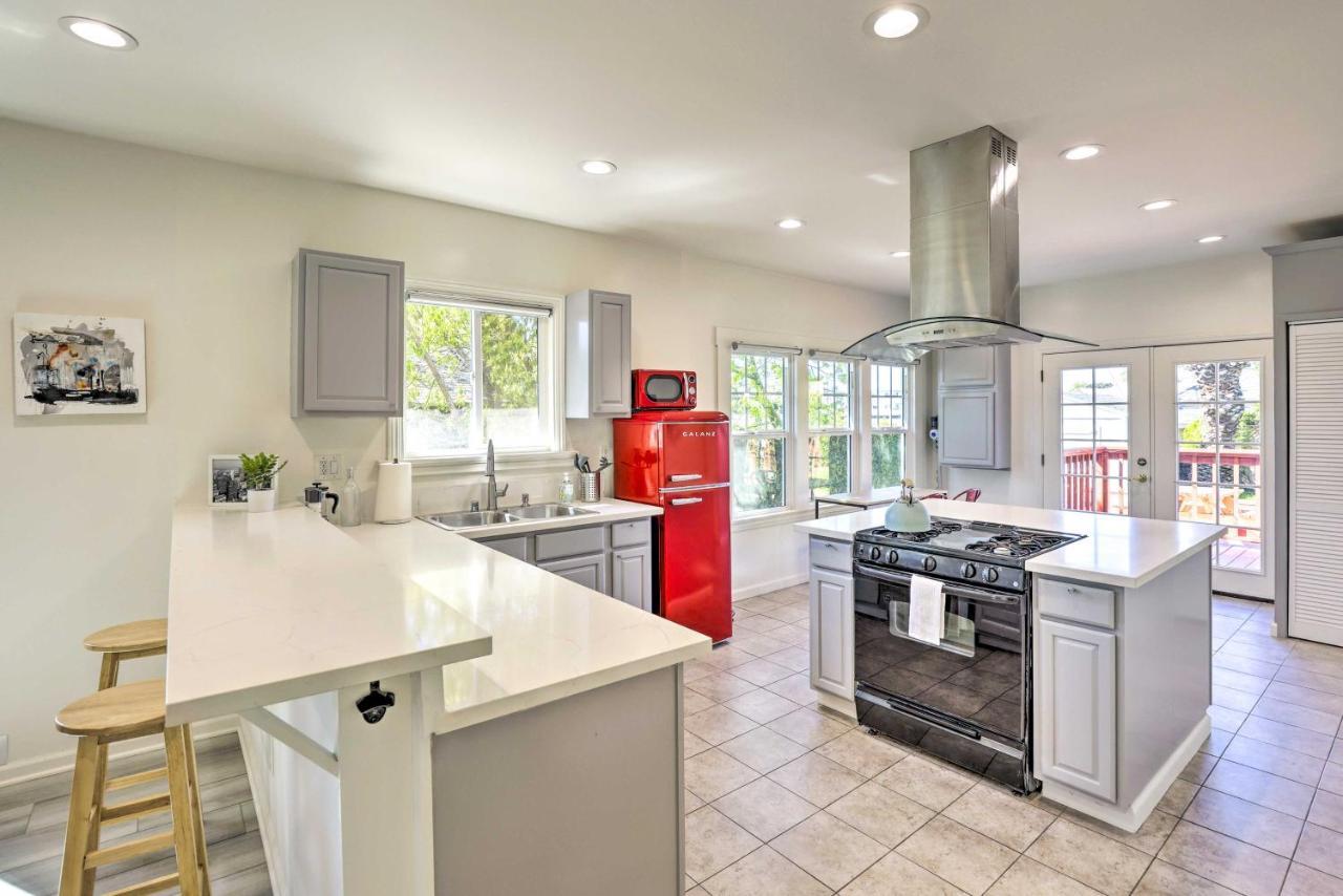 Holiday home Hip And Prismatic La Gem With Curated Art Gallery
