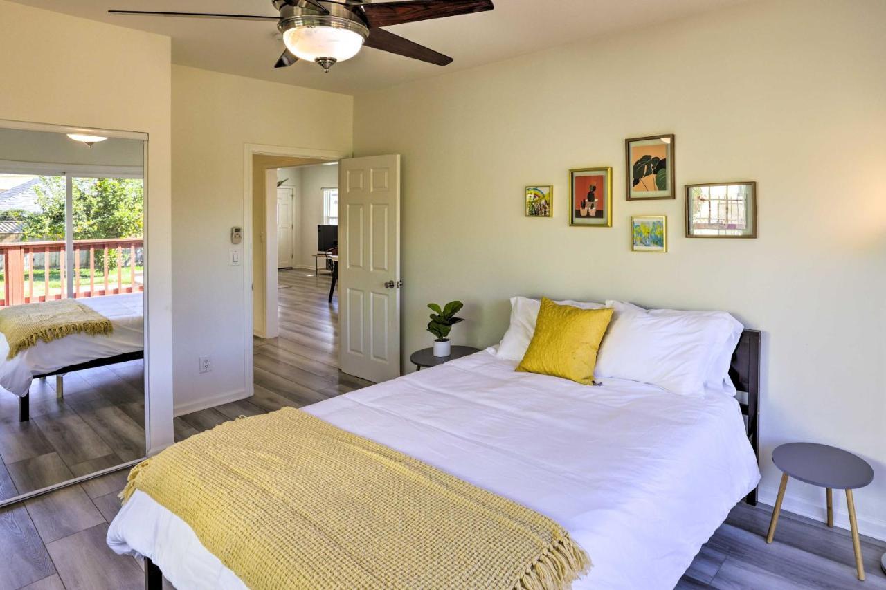 Hip And Prismatic La Gem With Curated Art Gallery Holiday home