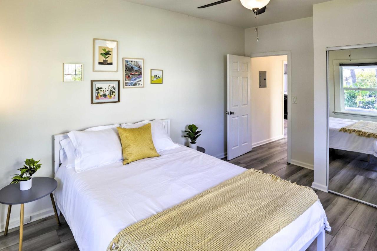 Hip And Prismatic La Gem With Curated Art Gallery Holiday home Los Angeles